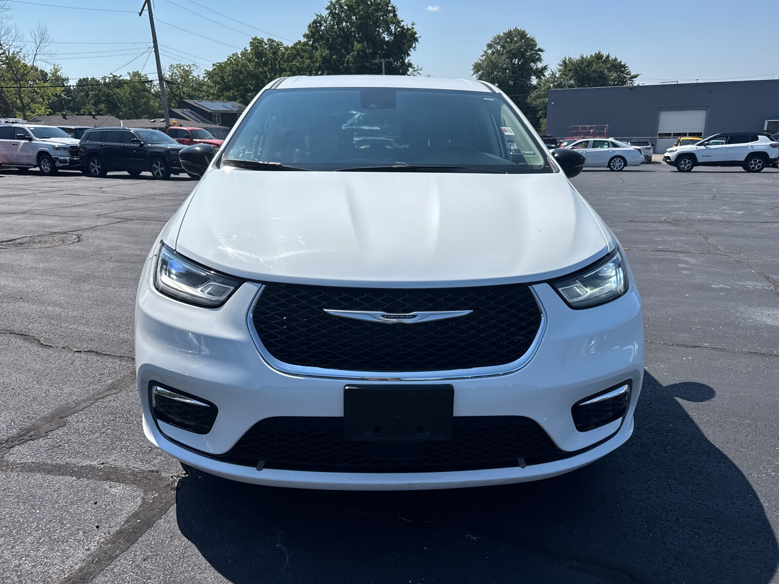Used 2024 Chrysler Pacifica Touring L with VIN 2C4RC1BGXRR117683 for sale in Kansas City