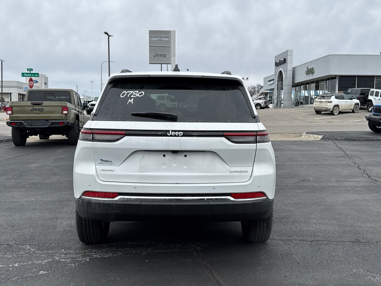 2025 Jeep Grand Cherokee Laredo photo 4