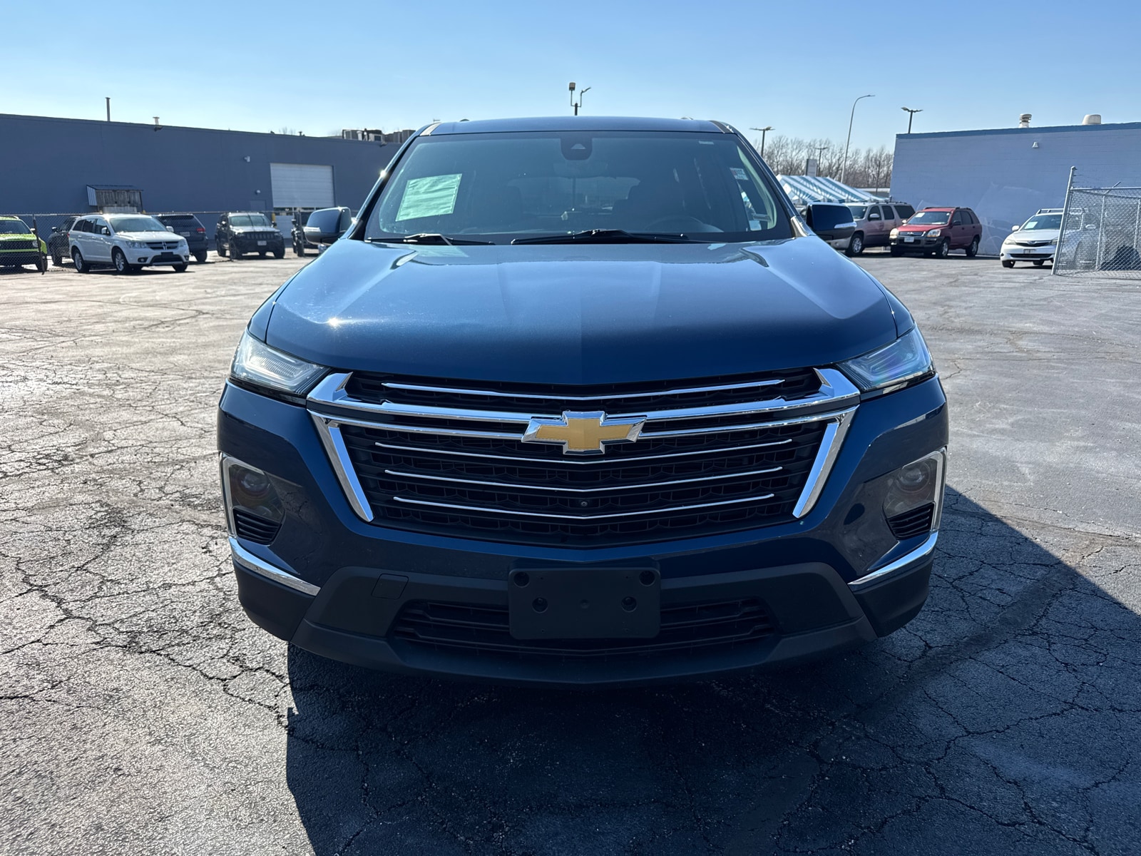 Used 2023 Chevrolet Traverse 1LT with VIN 1GNERGKW2PJ105236 for sale in Kansas City