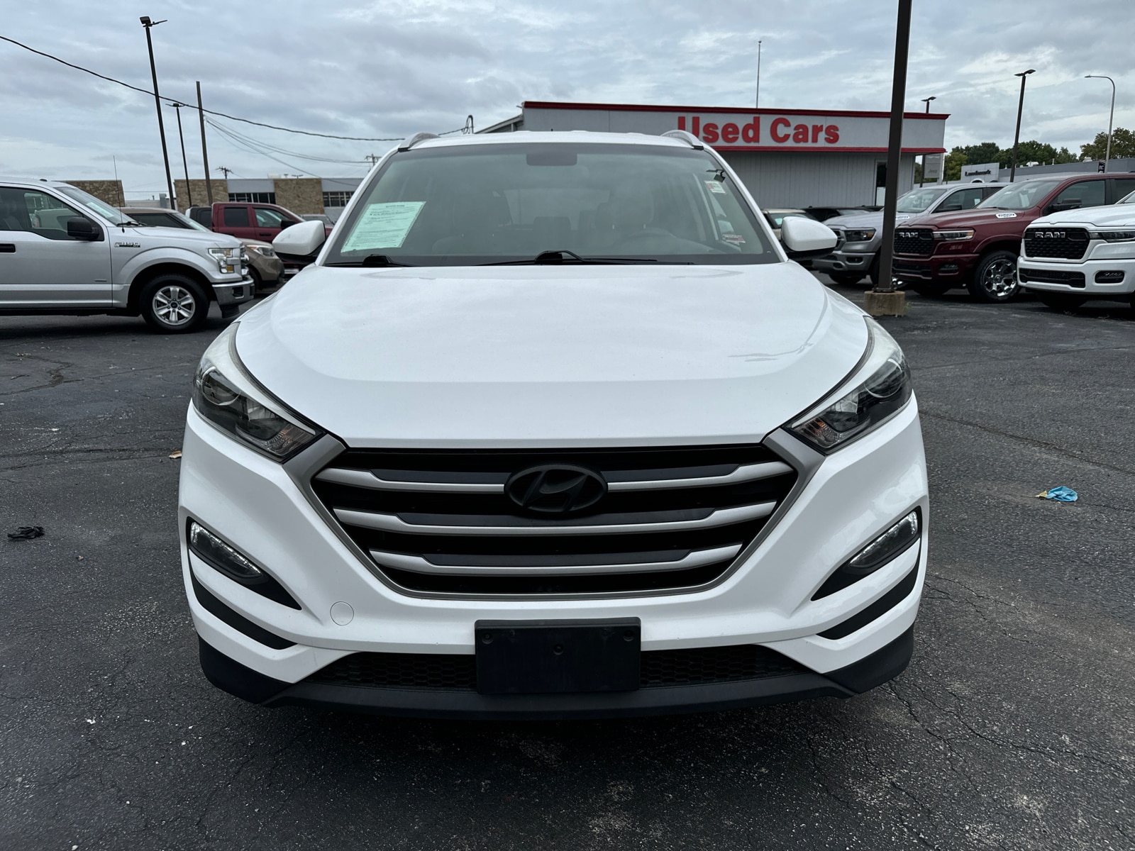 Used 2017 Hyundai Tucson SE with VIN KM8J33A42HU594069 for sale in Kansas City