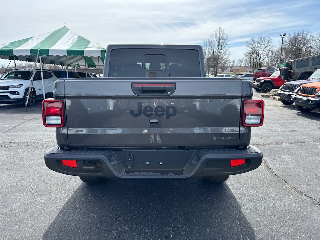 New 2026 Jeep Gladiator SAHARA 4X4 Pickup