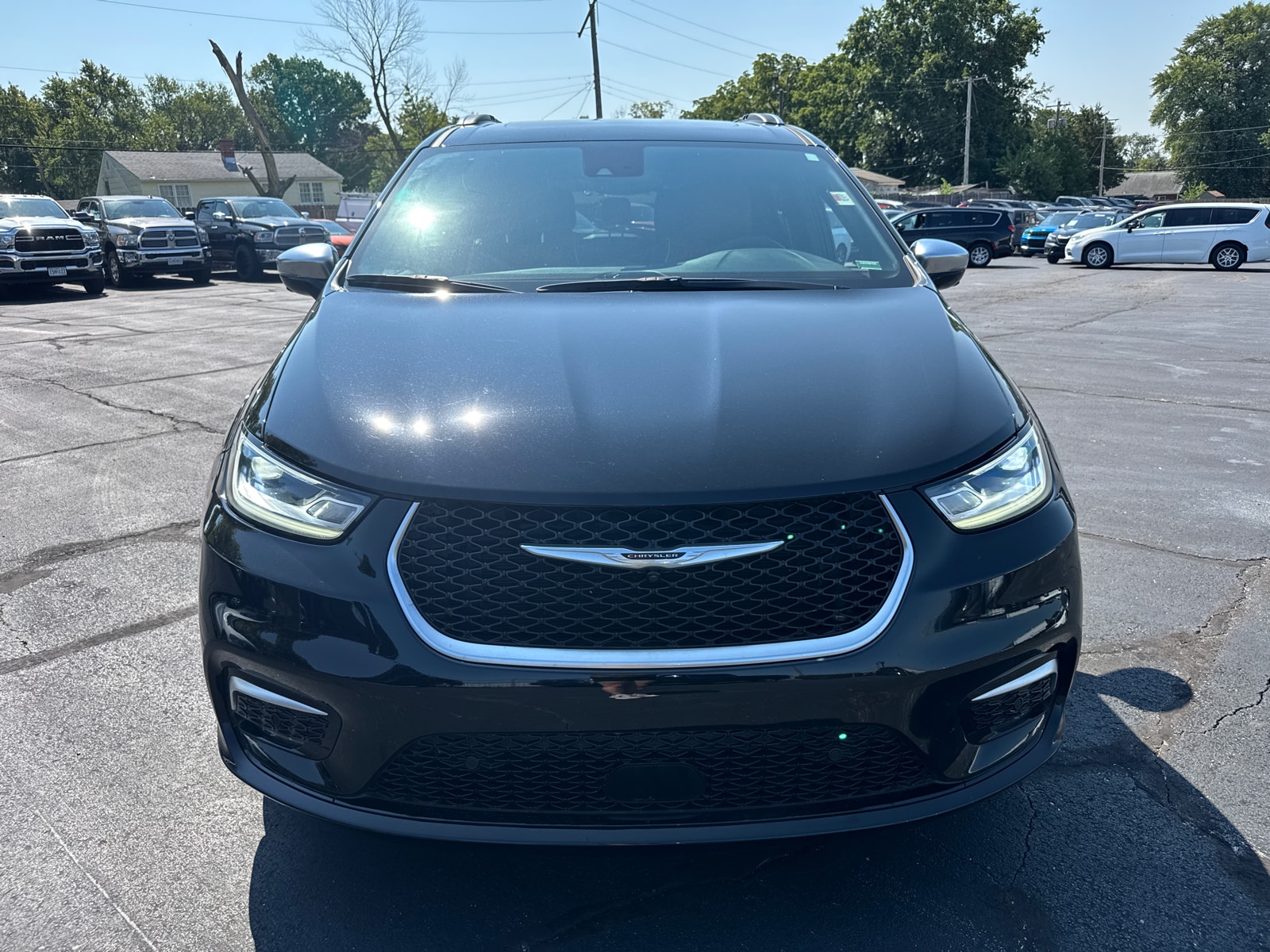 Used 2025 Chrysler Pacifica PHEV Pinnacle with VIN 2C4RC1N71SR500137 for sale in Kansas City