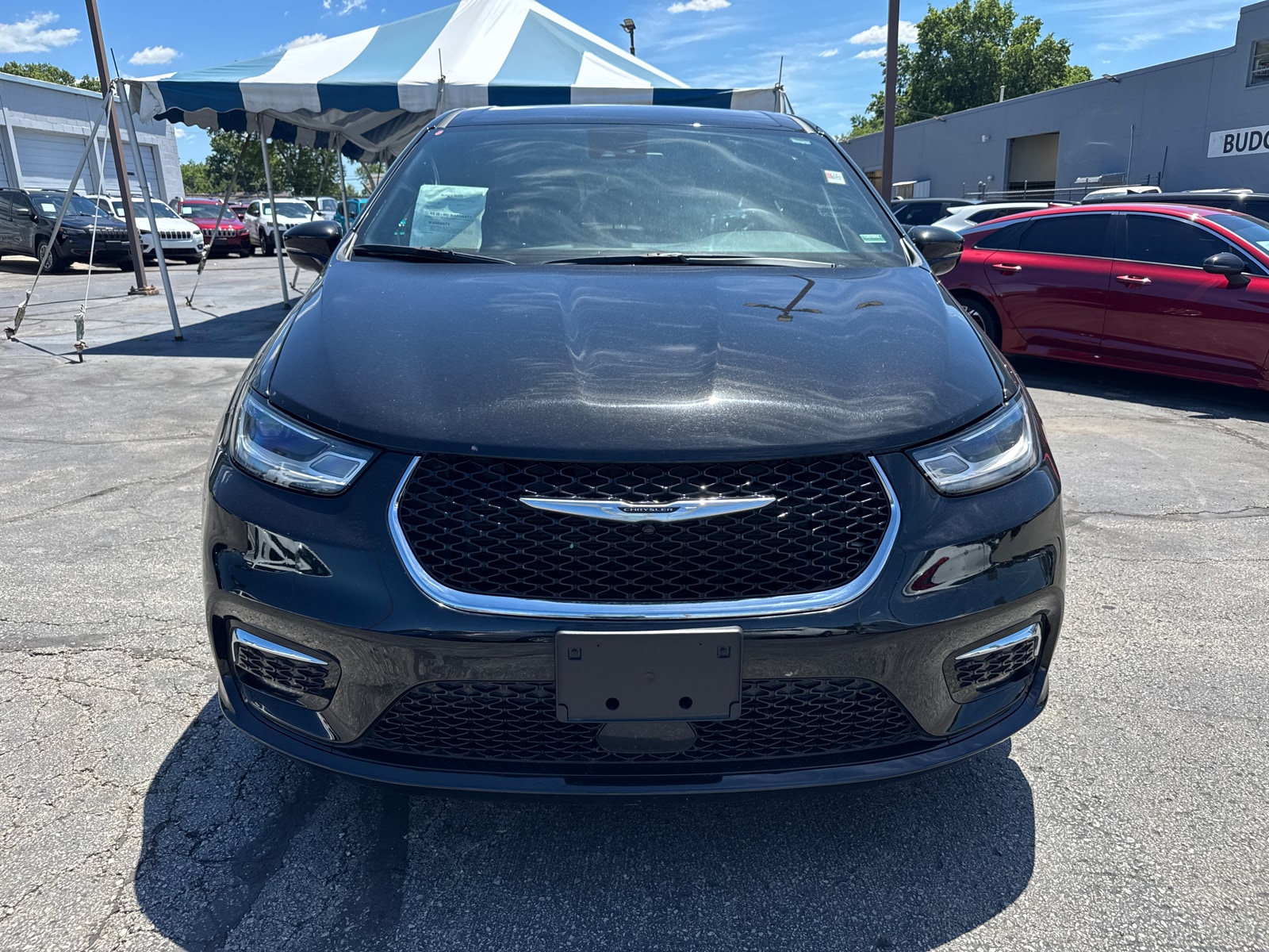 Used 2025 Chrysler Pacifica Select with VIN 2C4RC1BG5SR568364 for sale in Kansas City