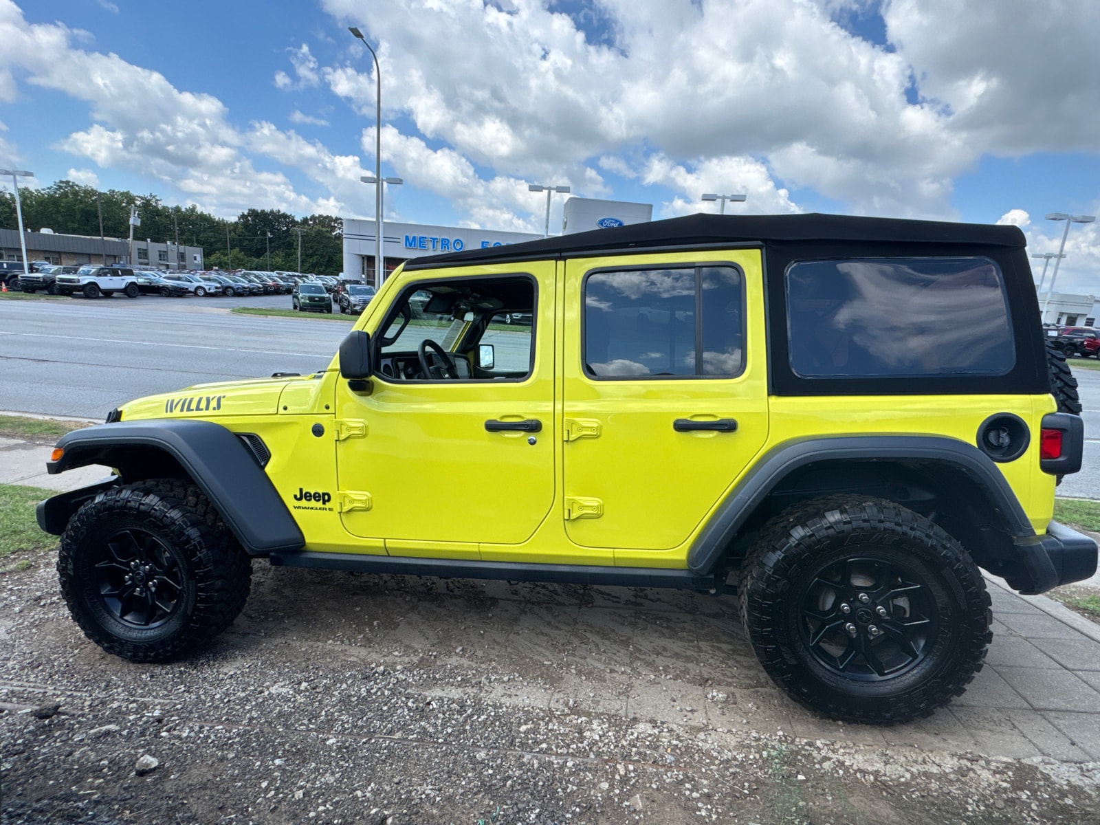 2024 Jeep Wrangler Willys Sport photo 3