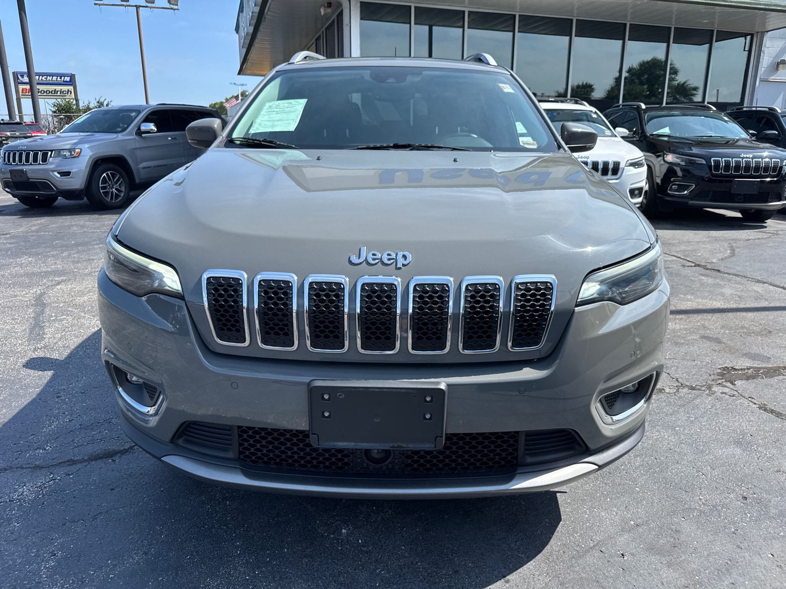 Used 2021 Jeep Cherokee Limited with VIN 1C4PJMDX2MD212231 for sale in Kansas City