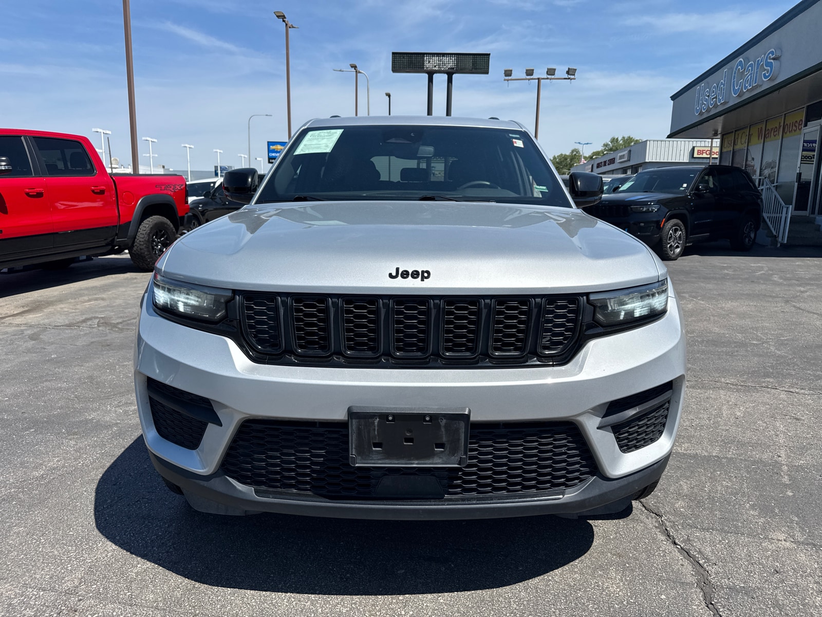 Used 2024 Jeep Grand Cherokee Altitude with VIN 1C4RJHAG4R8519954 for sale in Kansas City