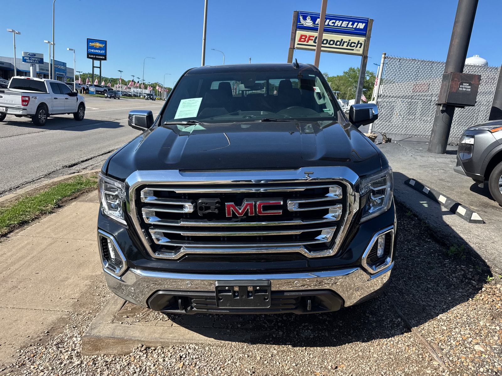 Used 2020 GMC Sierra 1500 SLT with VIN 3GTU9DELXLG349829 for sale in Kansas City