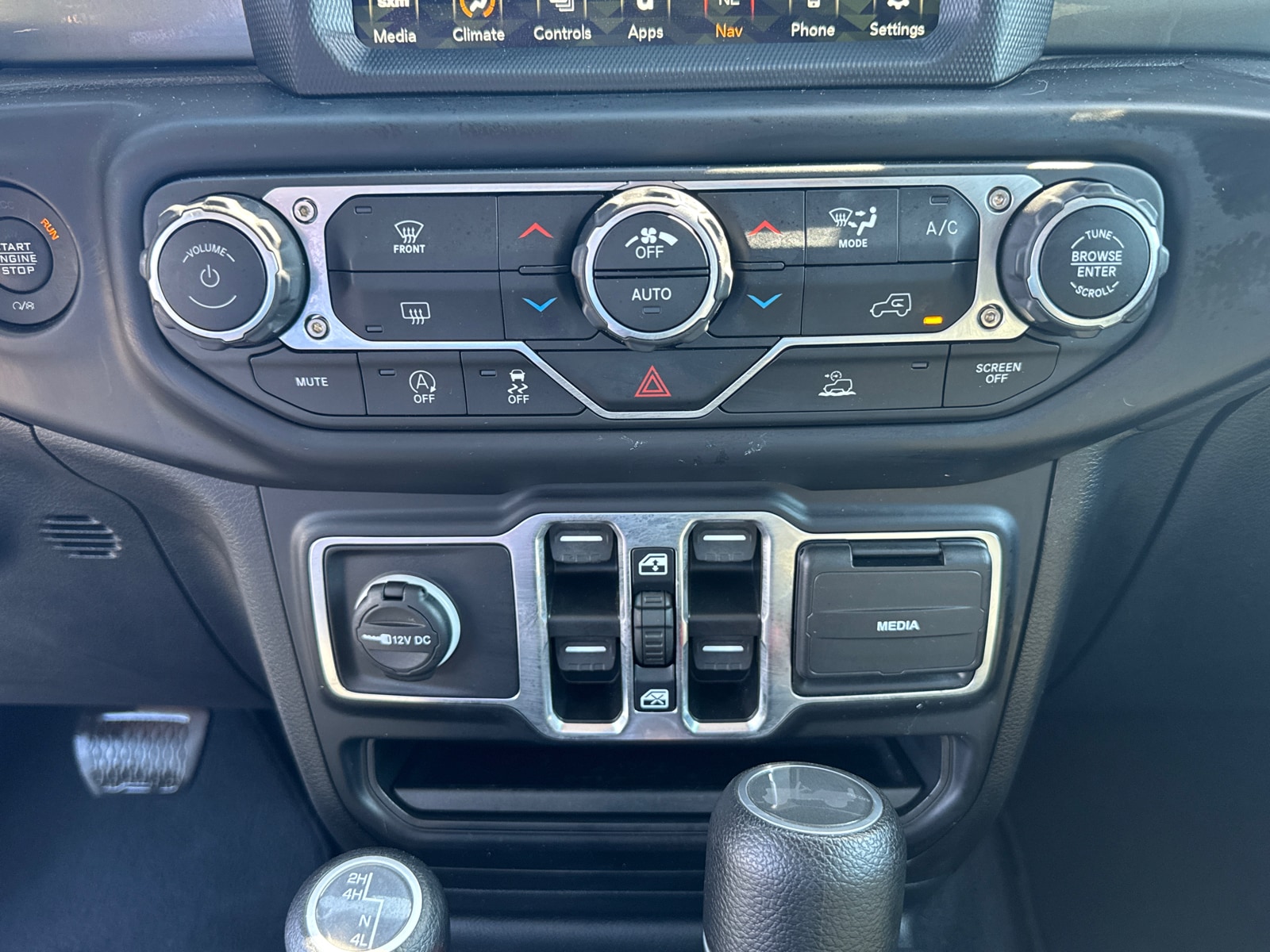 2023 Jeep Wrangler 4-Door Sahara - Photo 13
