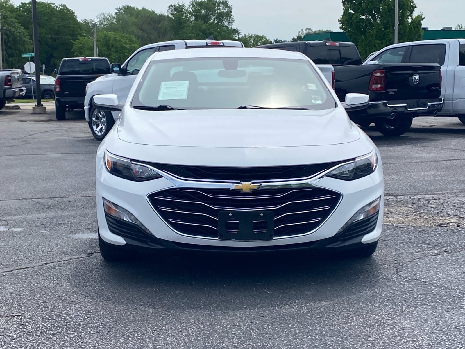 Used 2020 Chevrolet Malibu 1LT with VIN 1G1ZD5STXLF030925 for sale in Independence, MO