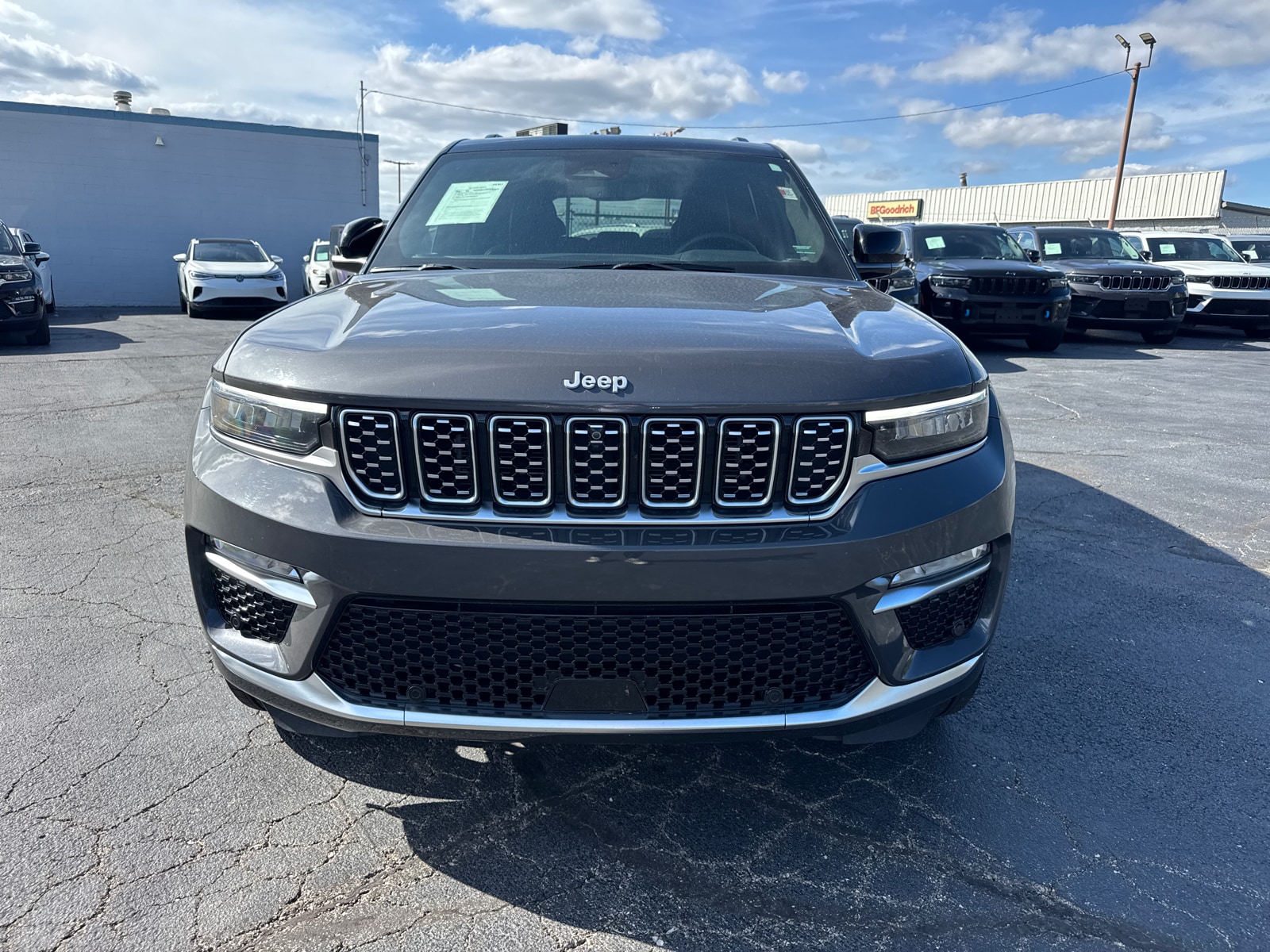 Used 2025 Jeep Grand Cherokee Summit Reserve with VIN 1C4RJHEGXS8632209 for sale in Kansas City