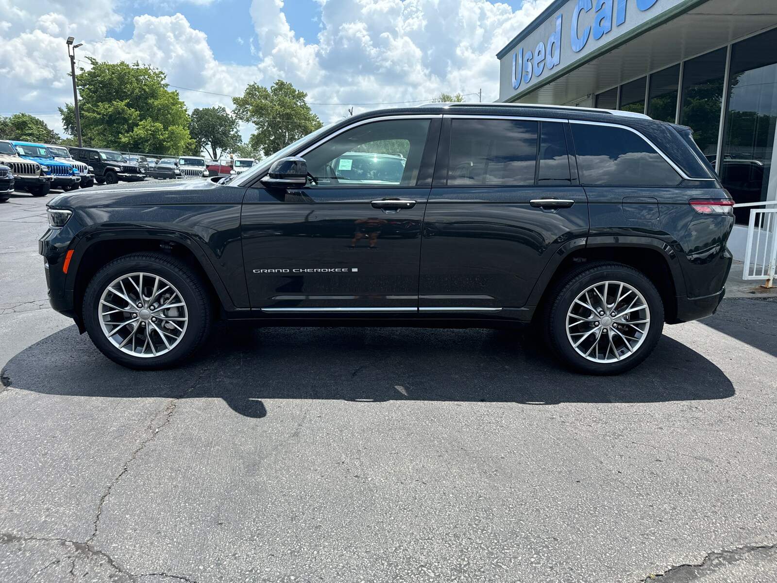 2023 Jeep Grand Cherokee Summit Sport photo 3