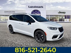 2026 Chrysler Pacifica LIMITED AWD Passenger Van