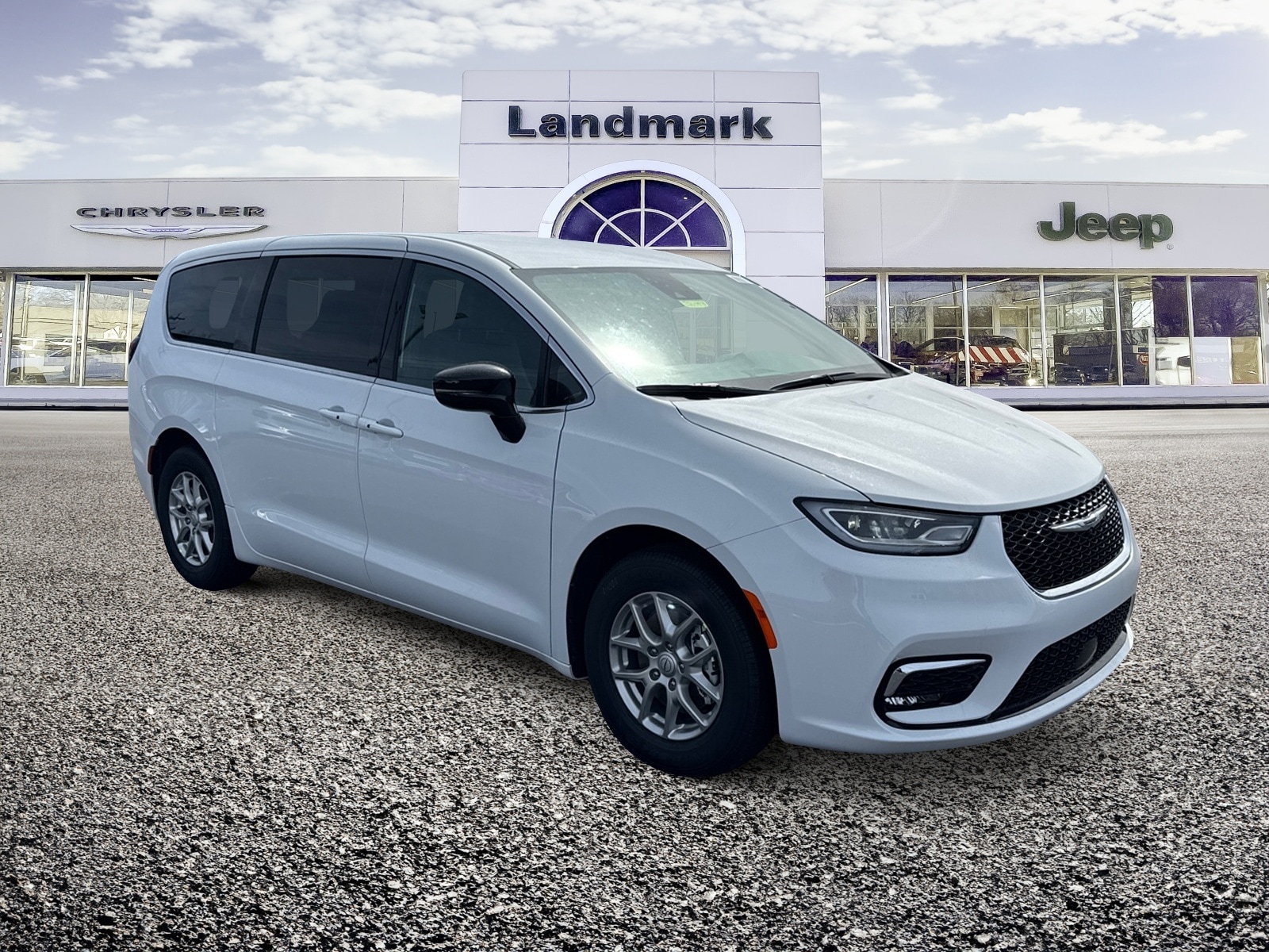 2026 Chrysler Pacifica Select's photo