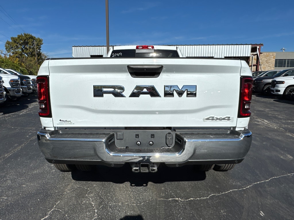 New 2026 Ram 3500 TRADESMAN CREW CAB 4X4 8' BOX Pickup