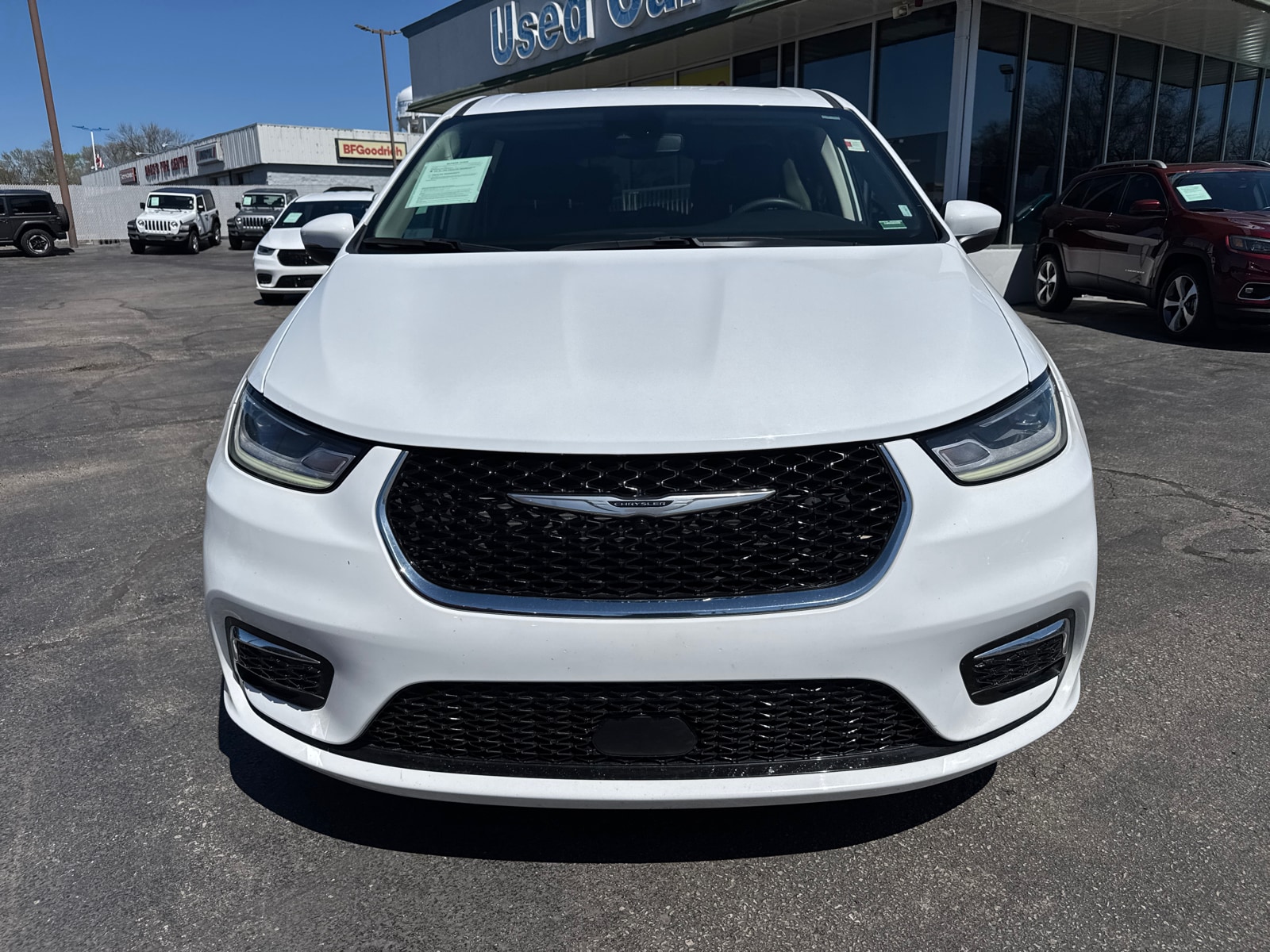 Used 2023 Chrysler Pacifica Touring L with VIN 2C4RC1BG6PR560510 for sale in Kansas City