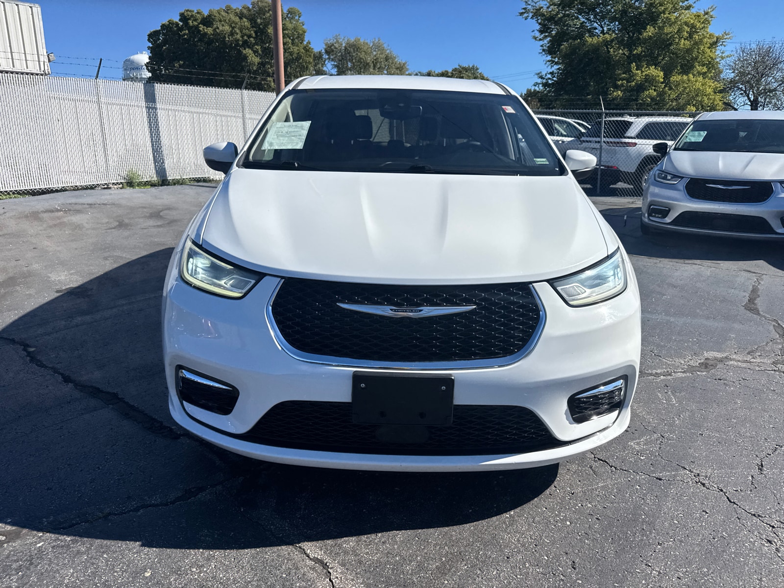 Used 2023 Chrysler Pacifica Touring L with VIN 2C4RC1BG6PR531086 for sale in Kansas City