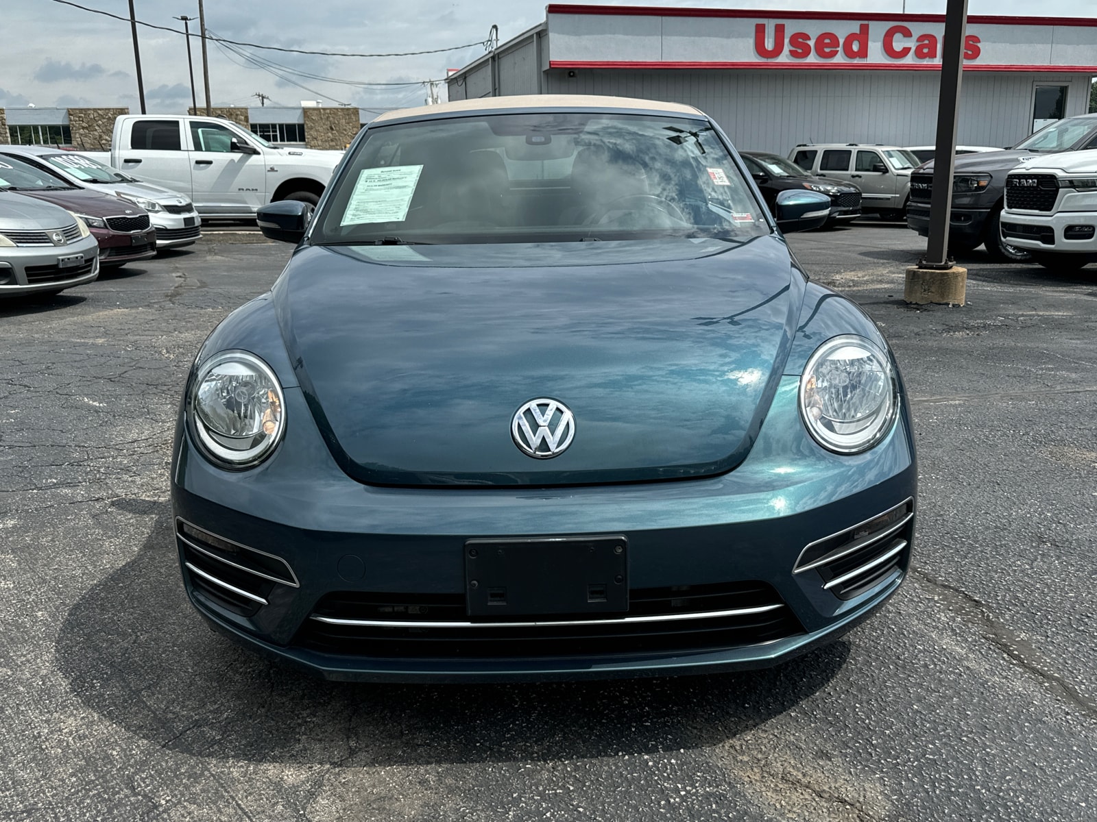 Used 2018 Volkswagen Beetle Coast with VIN 3VW5DAAT1JM503220 for sale in Independence, MO