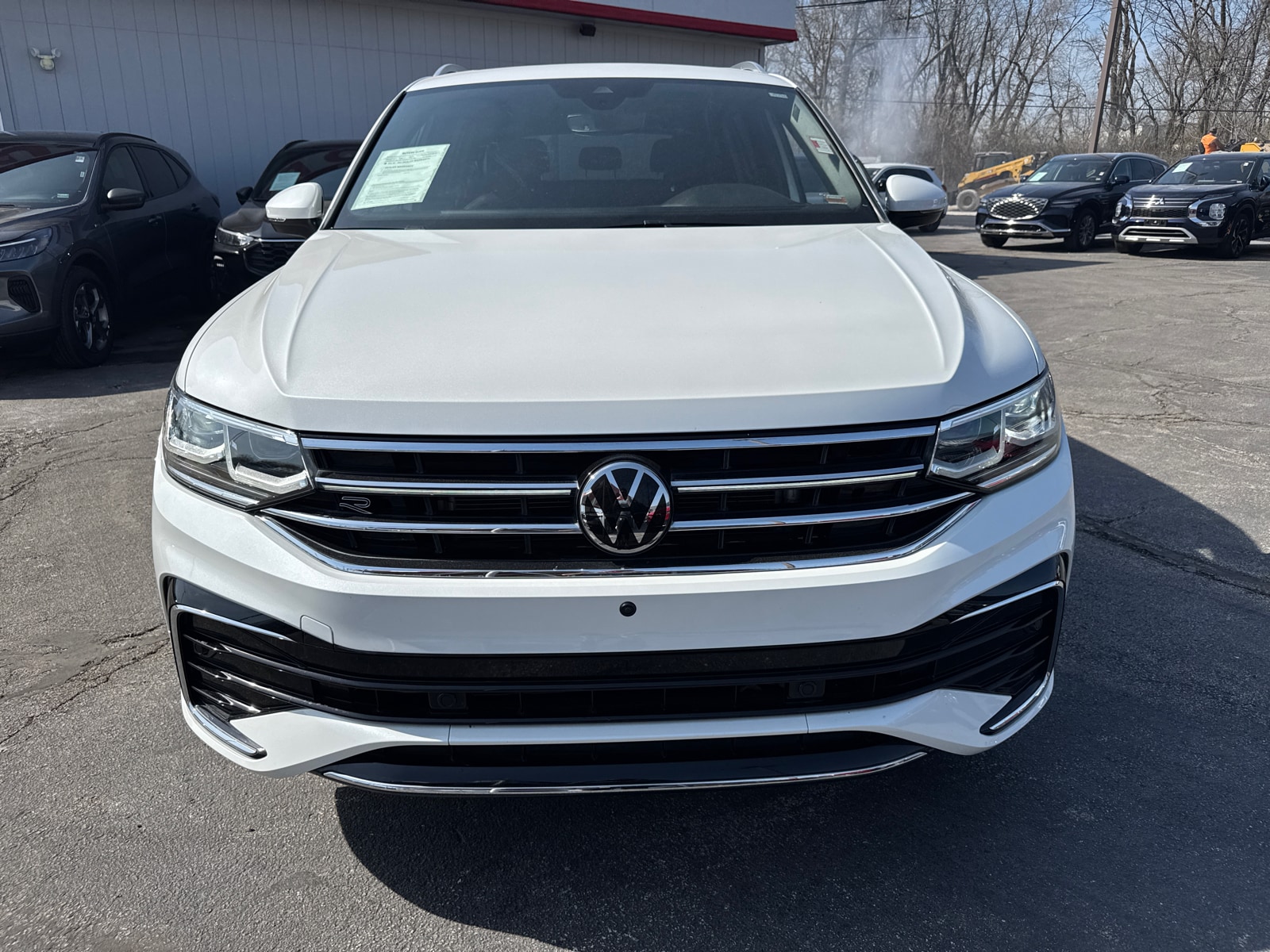 Used 2023 Volkswagen Tiguan SEL R-LINE with VIN 3VV4B7AX2PM017083 for sale in Kansas City