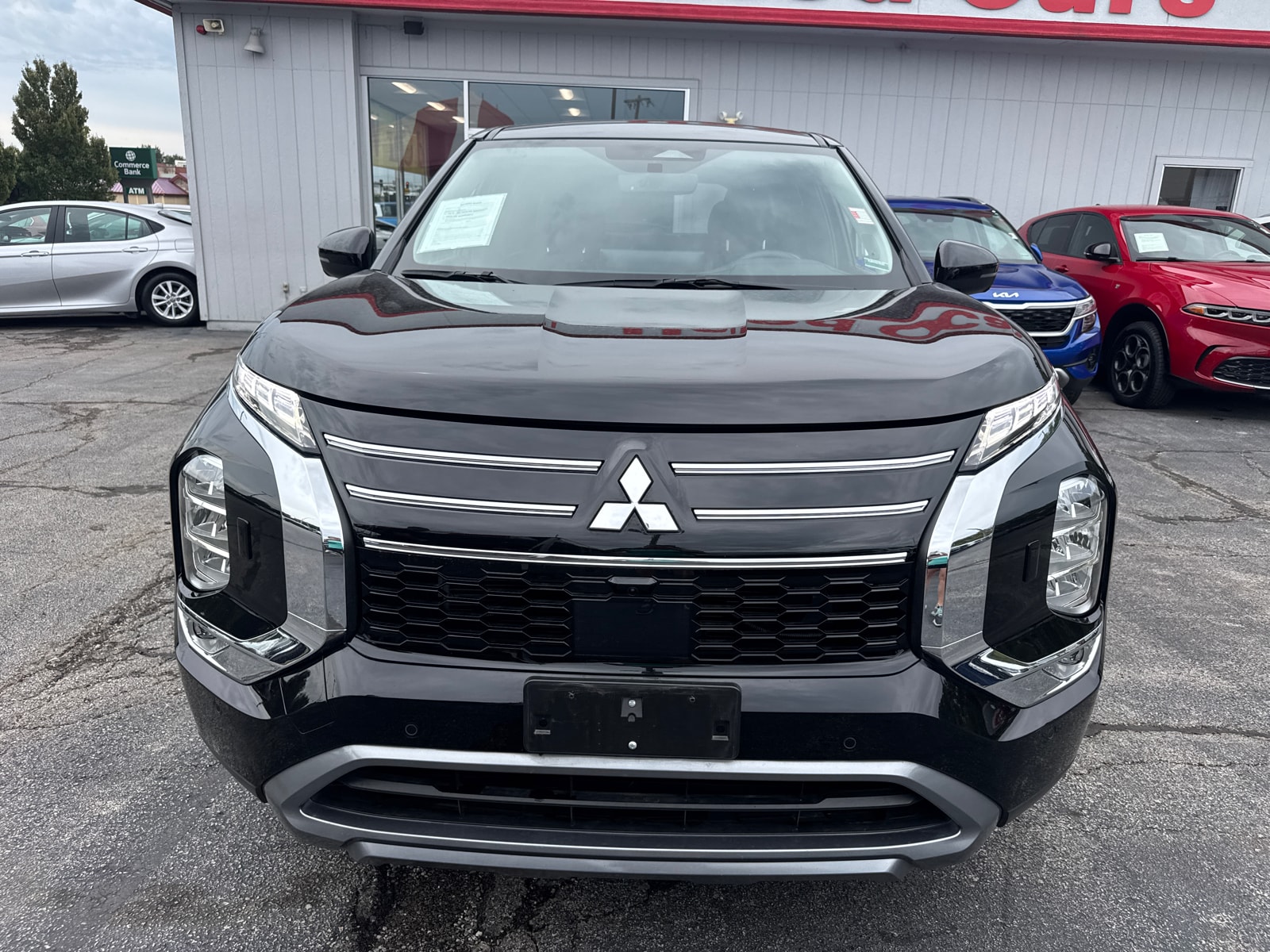Used 2025 Mitsubishi Outlander SE with VIN JA4J4VA87SZ023259 for sale in Kansas City
