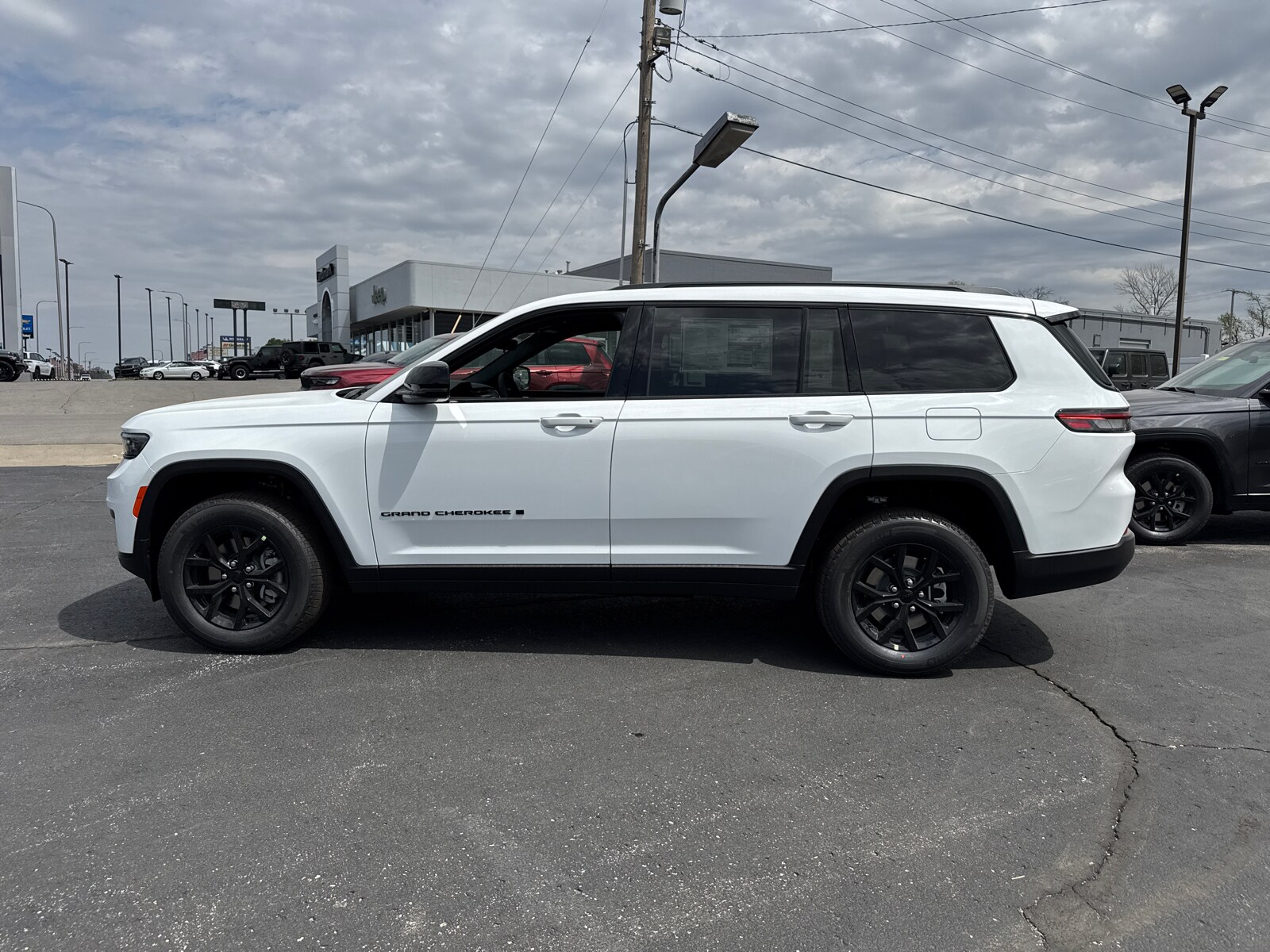 2025 Jeep Grand Cherokee Altitude X photo 3