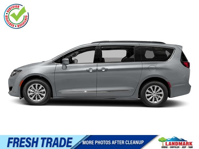 2017 Chrysler Pacifica Limited's photo