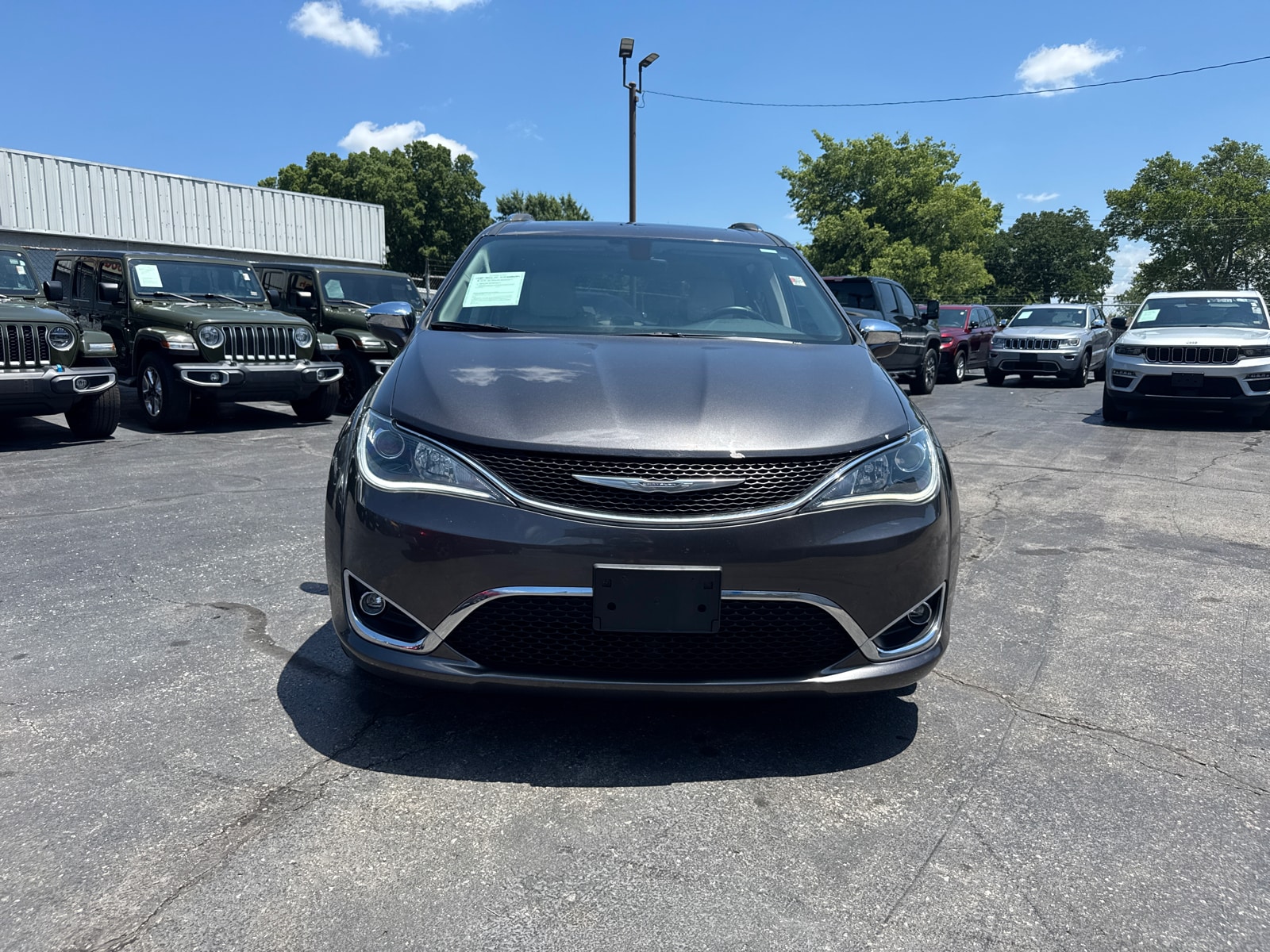 Used 2017 Chrysler Pacifica Limited with VIN 2C4RC1GG2HR627890 for sale in Kansas City
