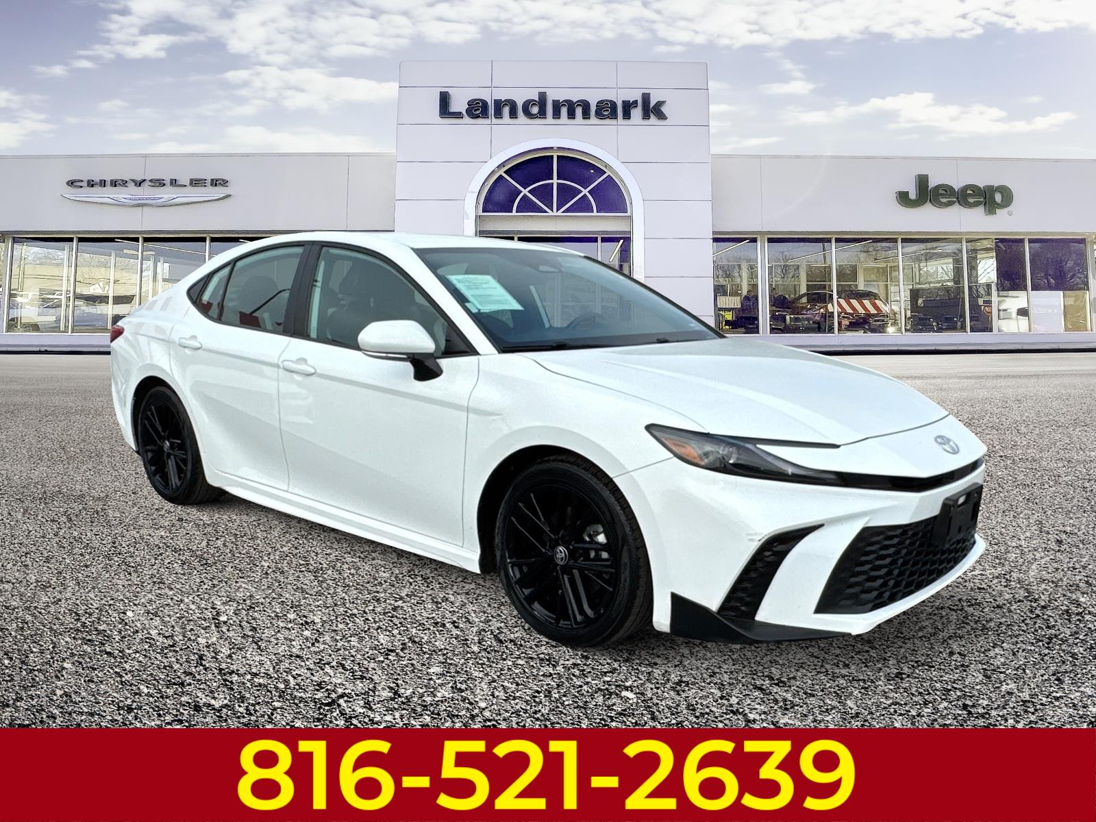 2025 Toyota Camry LE's photo