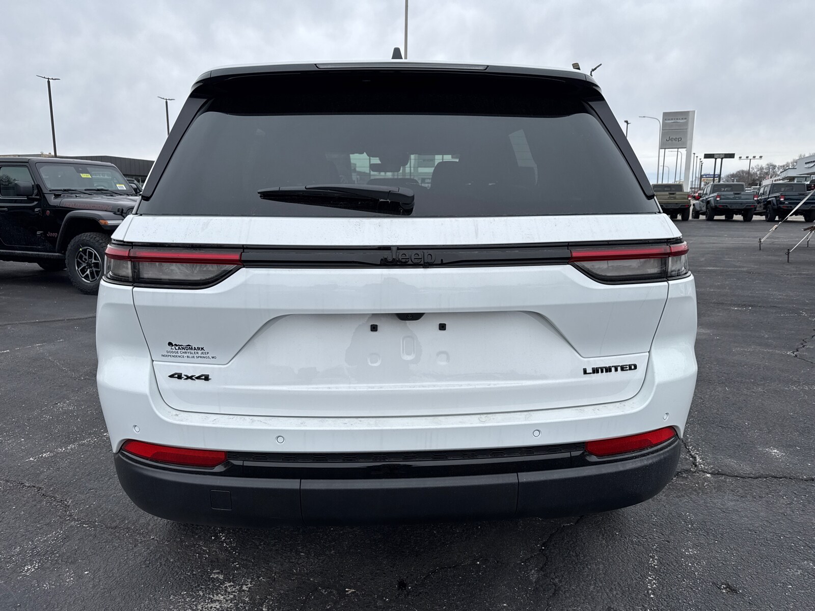 2025 Jeep Grand Cherokee Limited photo 4