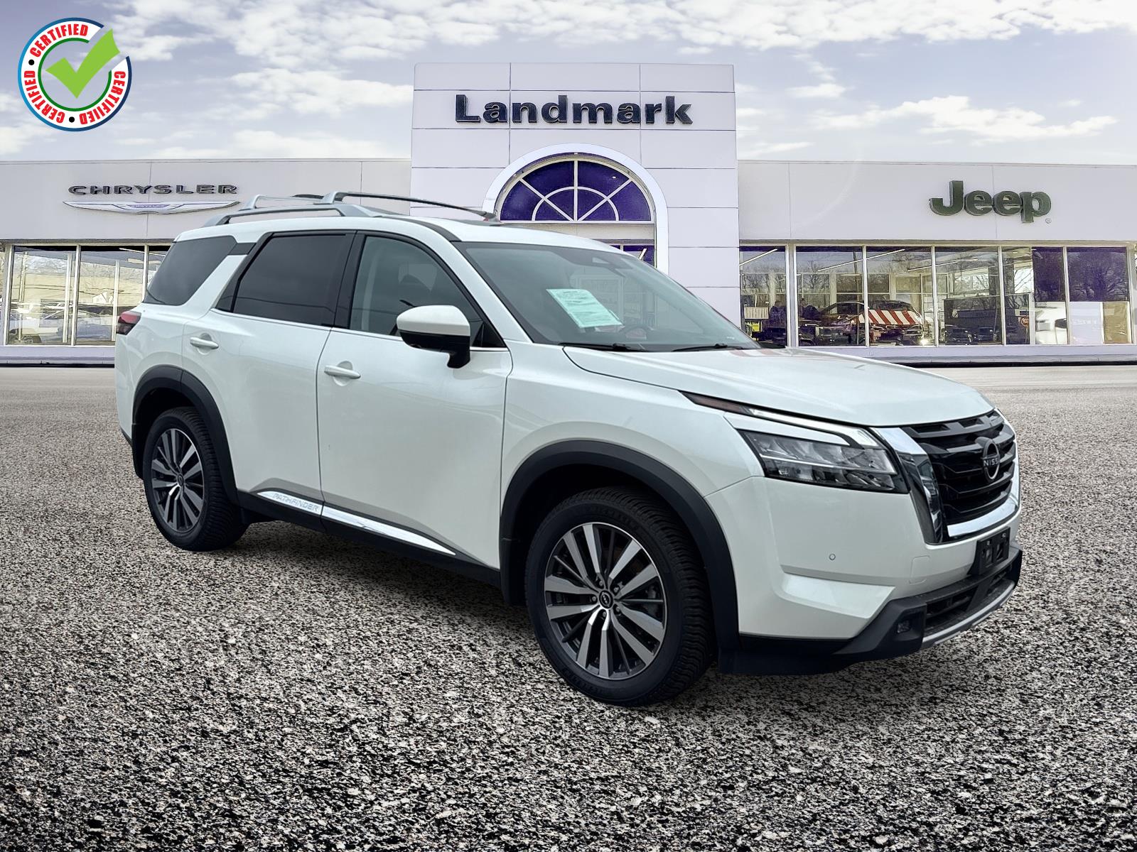 2022 Nissan Pathfinder Platinum 4WD's photo