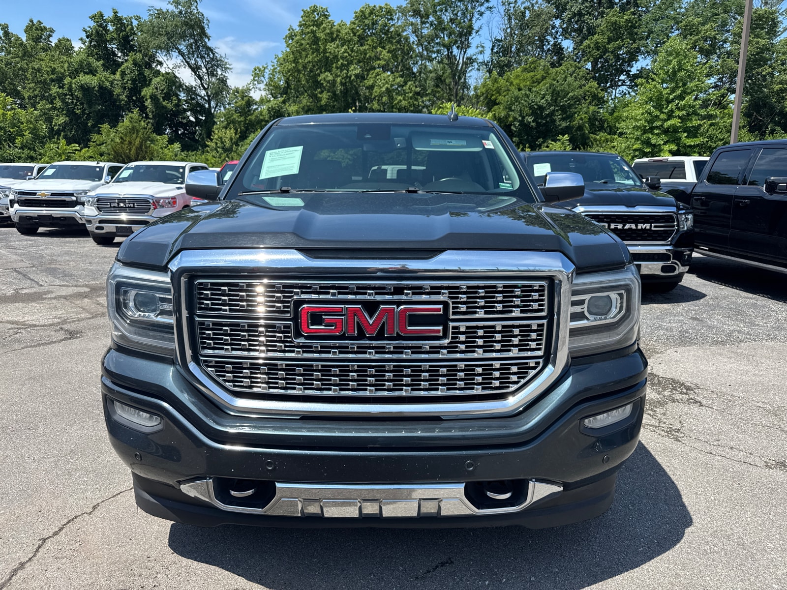 Used 2017 GMC Sierra 1500 Denali Denali with VIN 3GTU2PEJXHG330077 for sale in Kansas City