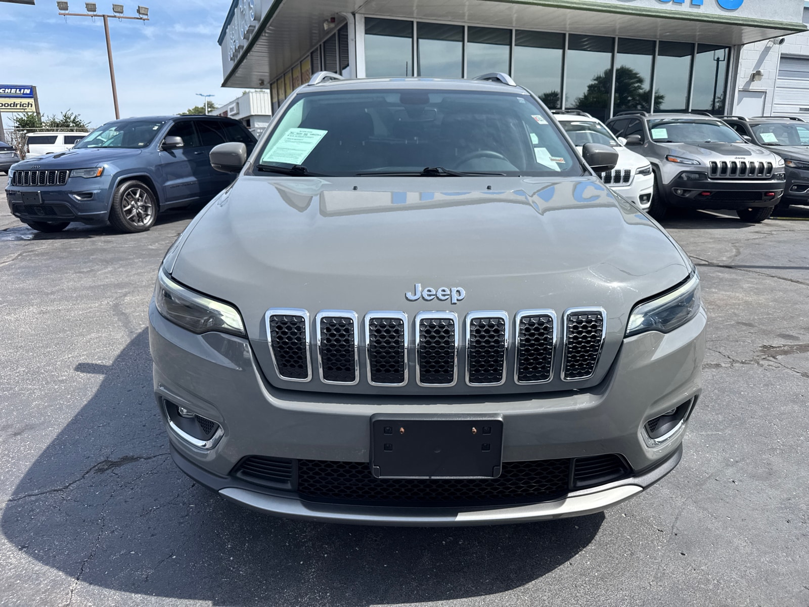 Used 2020 Jeep Cherokee Limited with VIN 1C4PJLDB8LD552111 for sale in Kansas City