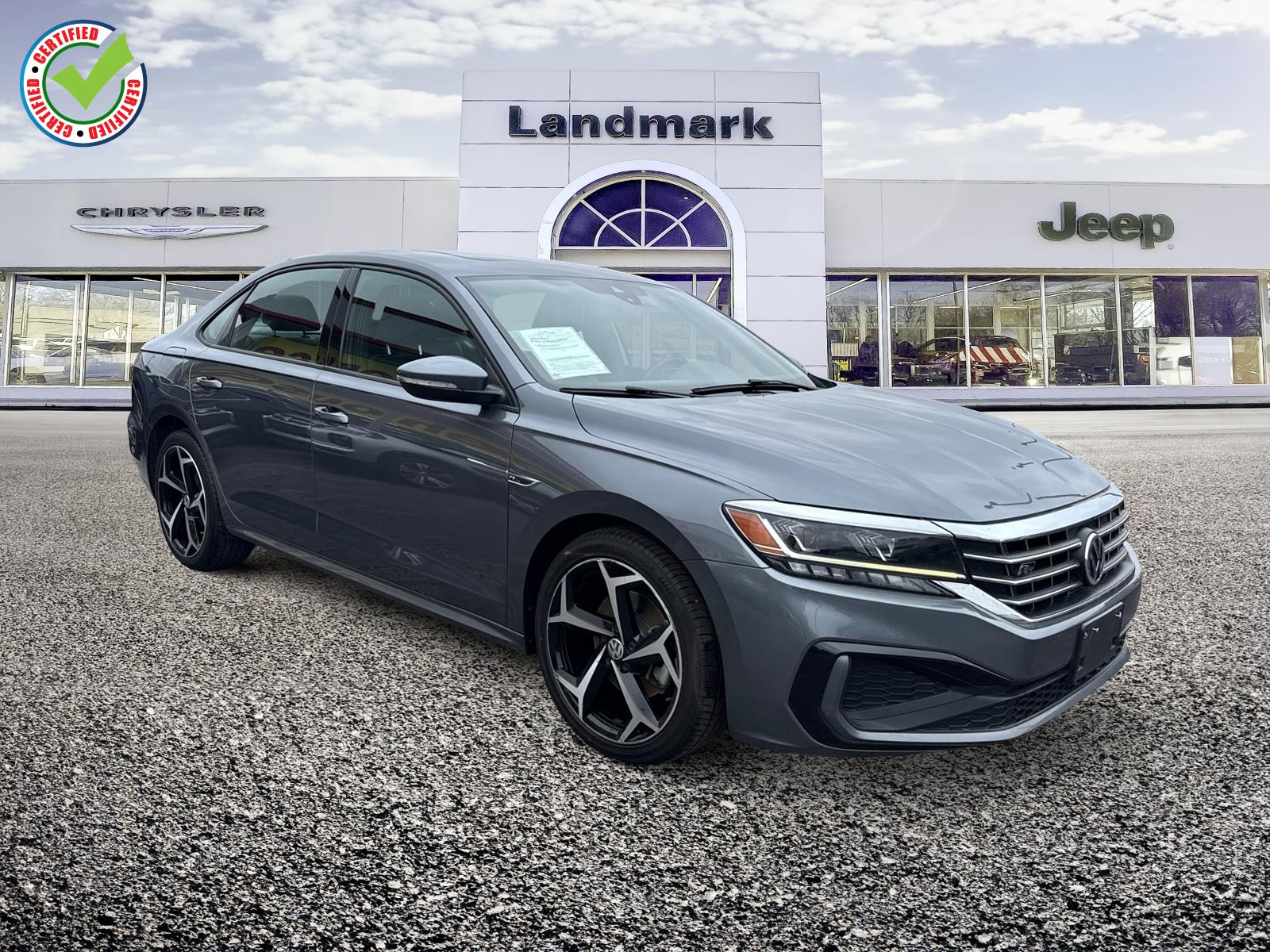 2021 Volkswagen Passat 2.0T R-Line Auto's photo