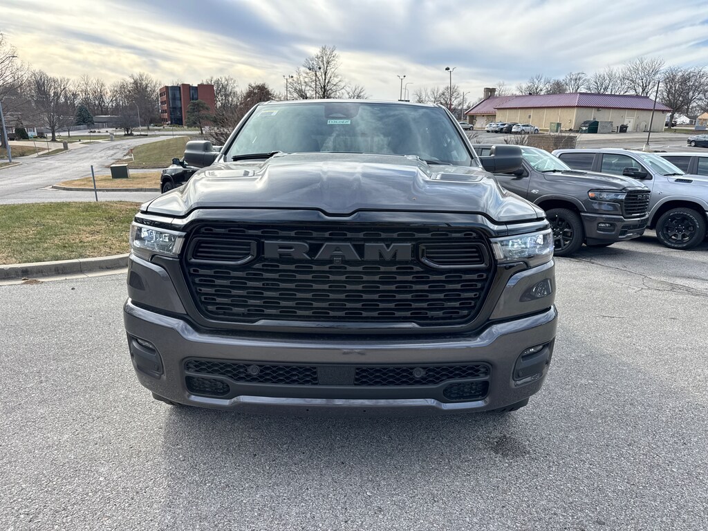 New 2026 Ram 1500 EXPRESS CREW CAB 4X4 5'7 BOX Pickup
