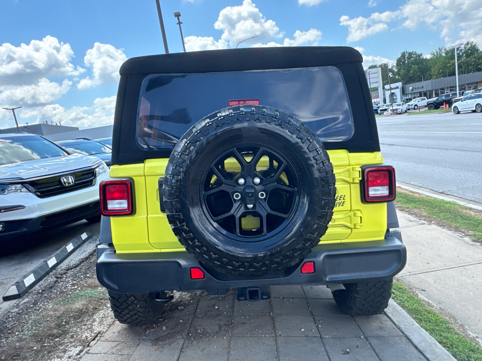 2024 Jeep Wrangler Willys Sport photo 4