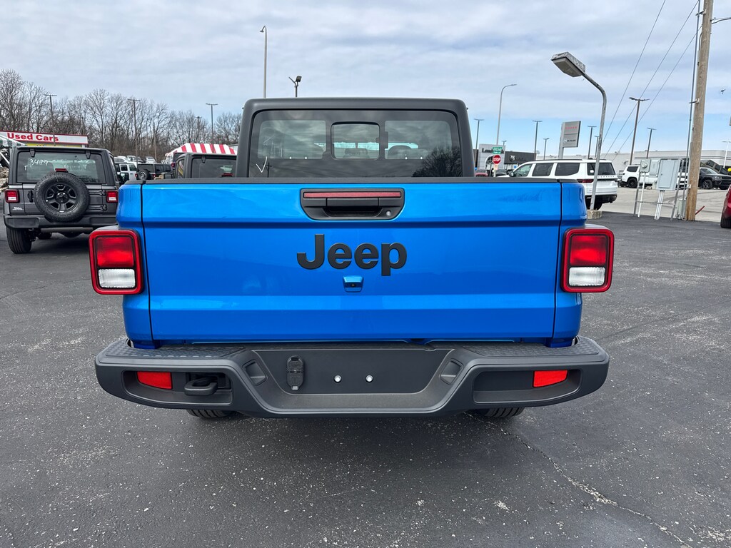 New 2026 Jeep Gladiator SPORT 4X4 Pickup