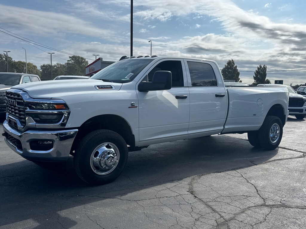 New 2026 Ram 3500 TRADESMAN CREW CAB 4X4 8' BOX Pickup