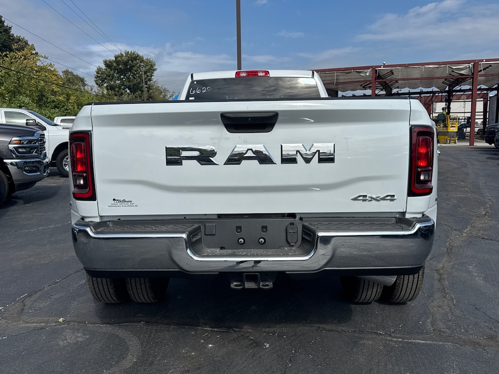 New 2026 Ram 3500 TRADESMAN CREW CAB 4X4 8' BOX Pickup