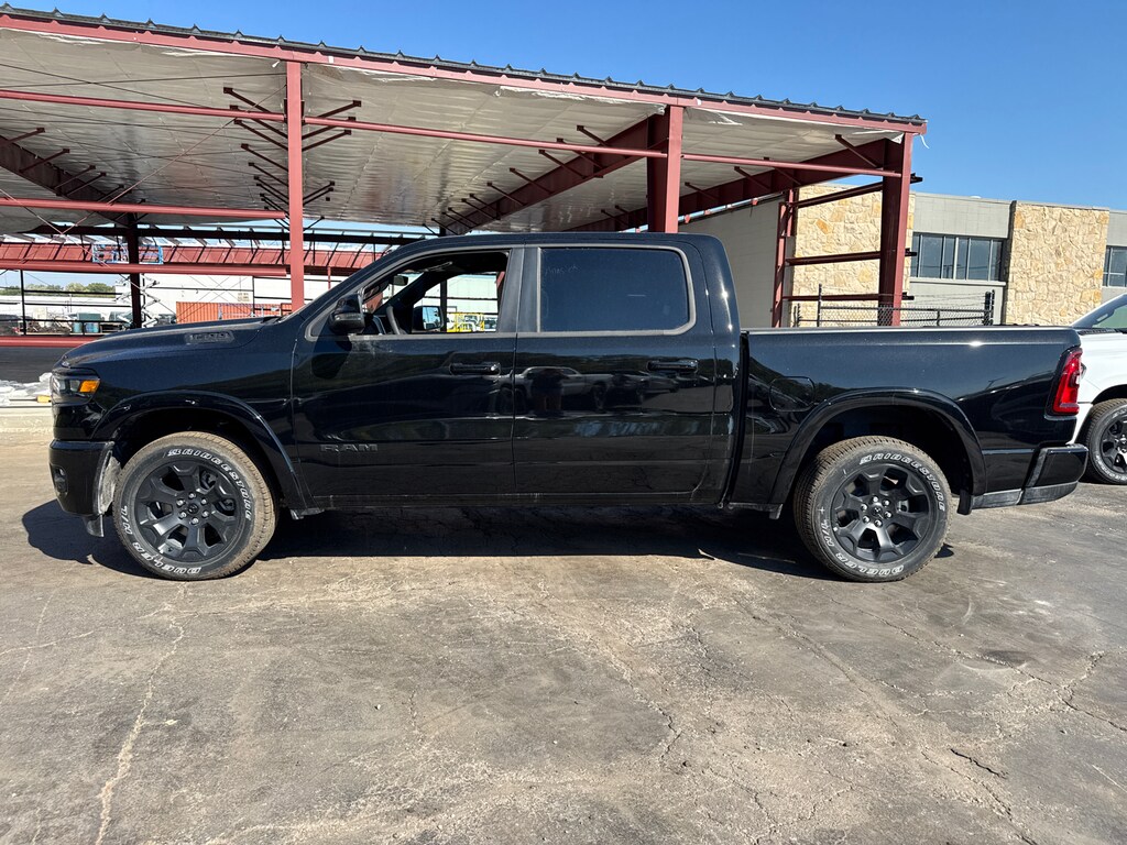 New 2025 Ram 1500 BIG HORN CREW CAB 4X4 5'7 BOX Pickup