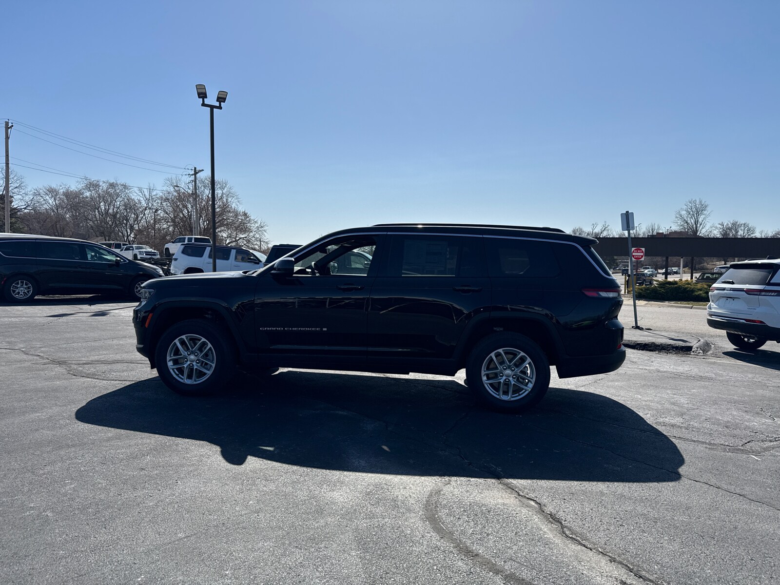 2025 Jeep Grand Cherokee Laredo X photo 3