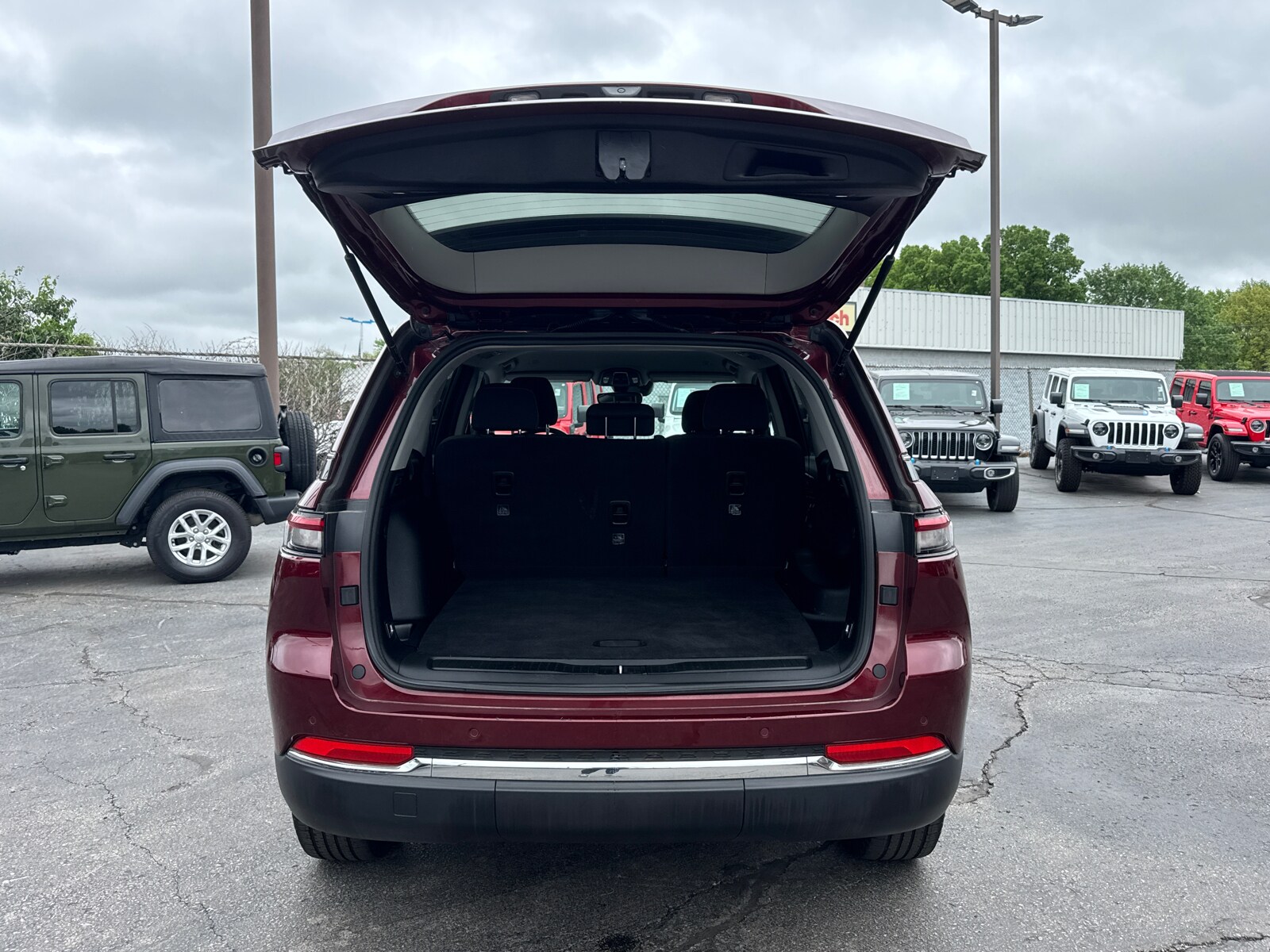 2023 Jeep Grand Cherokee Laredo - Photo 18