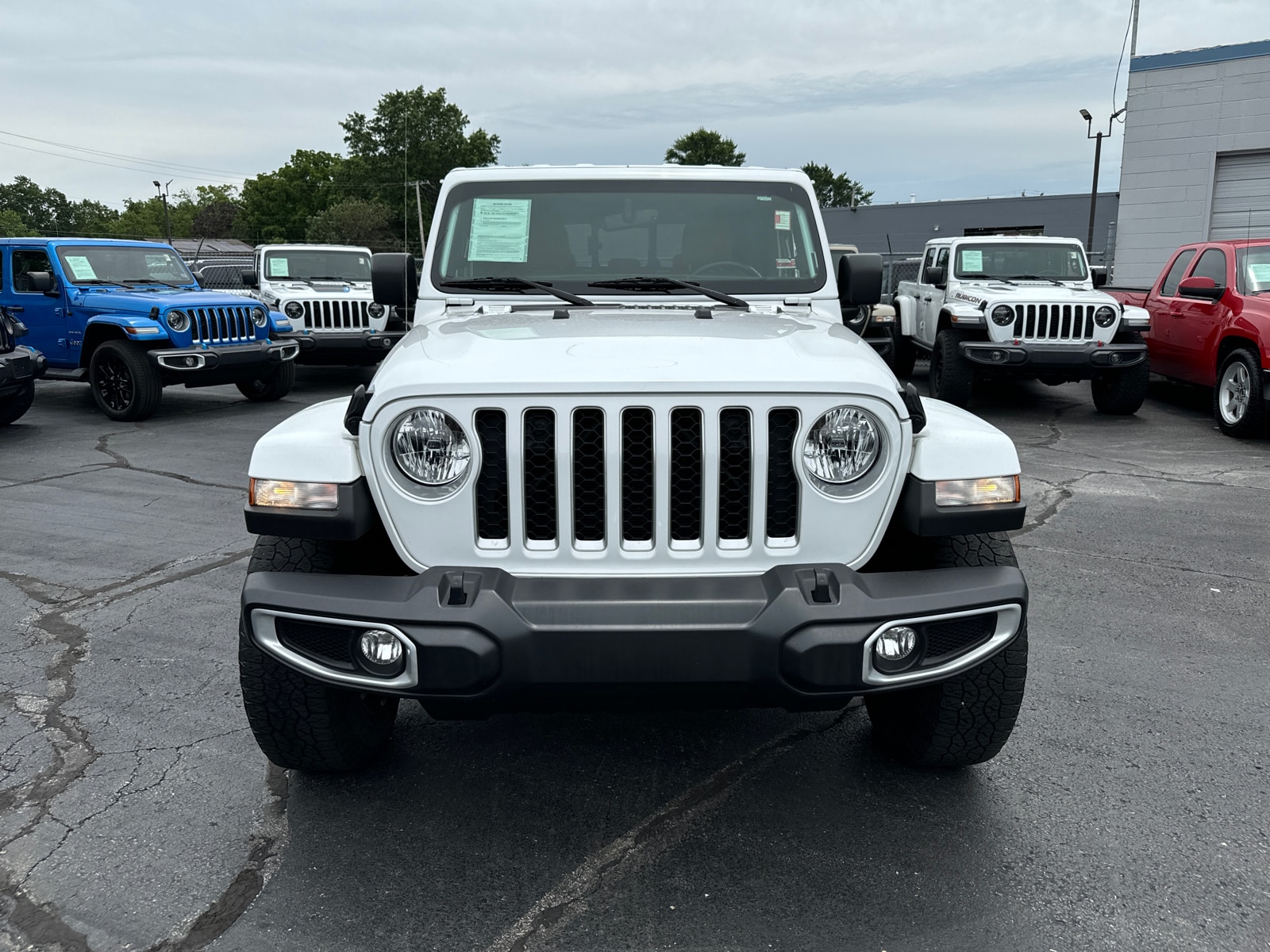 Used 2021 Jeep Gladiator Overland with VIN 1C6HJTFG3ML606751 for sale in Kansas City