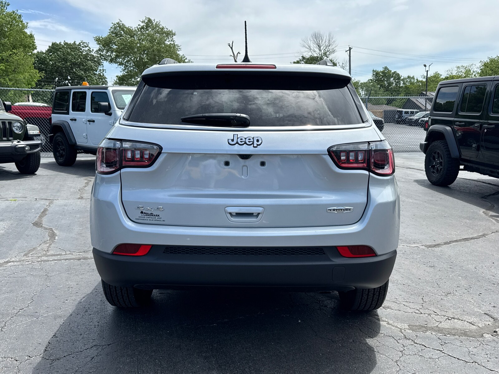 2025 Jeep Compass Latitude Sport photo 4