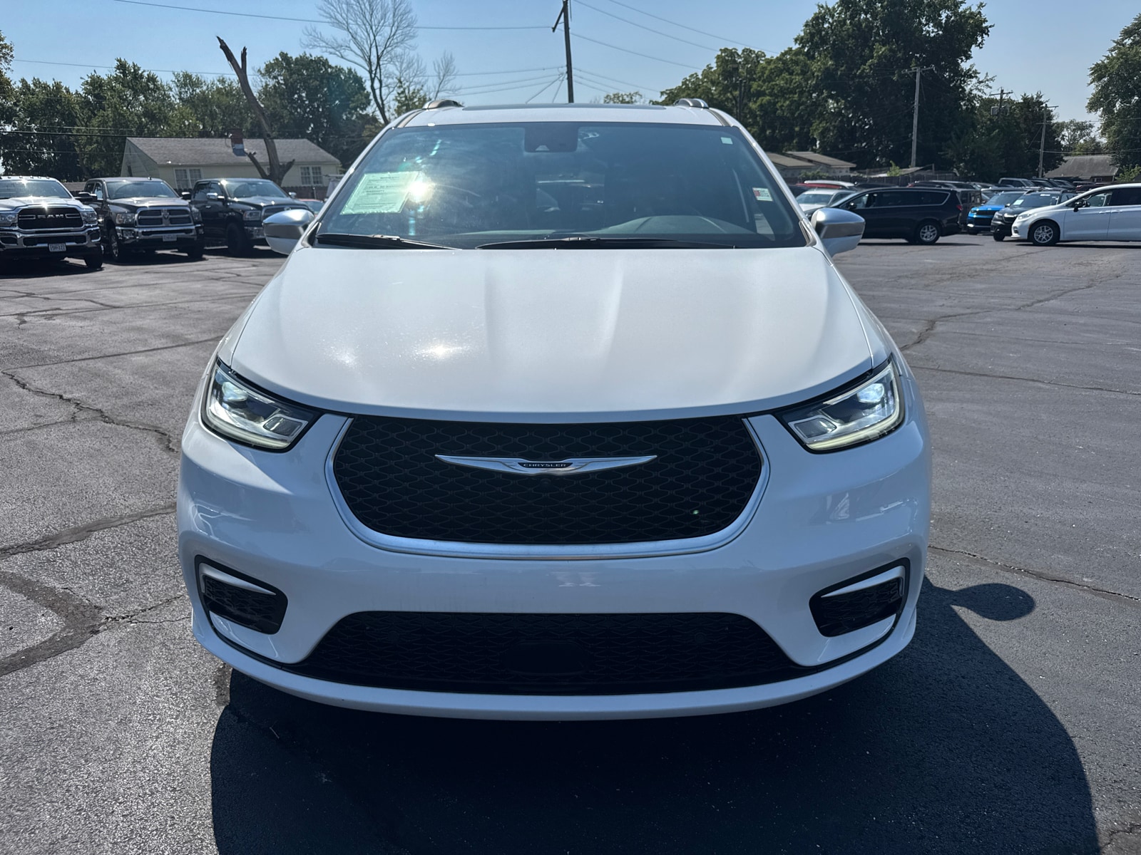 Used 2024 Chrysler Pacifica PHEV Pinnacle with VIN 2C4RC1N71RR186211 for sale in Kansas City