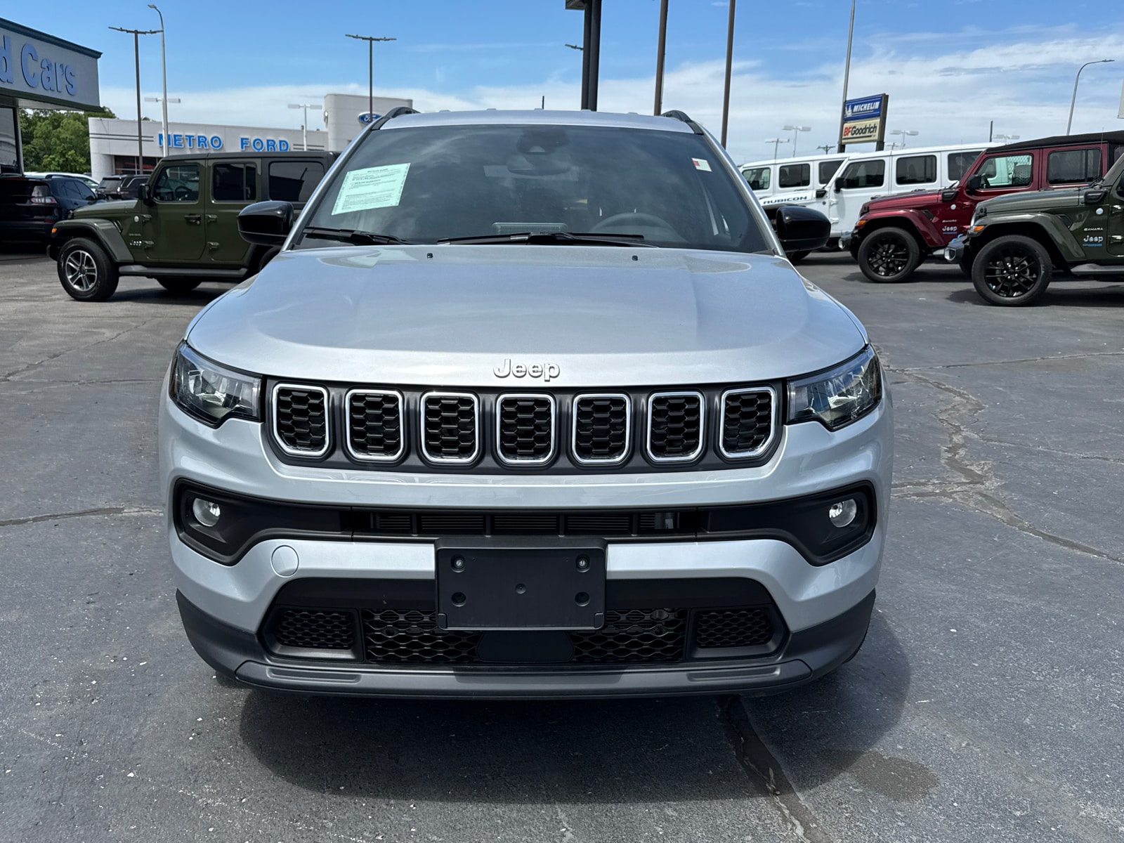 Used 2025 Jeep Compass Latitude with VIN 3C4NJDBN9ST535403 for sale in Kansas City