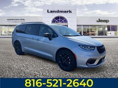 2026 Chrysler Pacifica SELECT Passenger Van