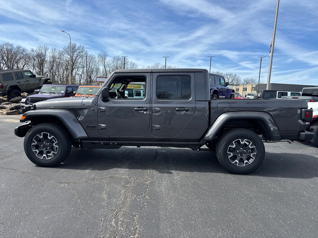 New 2026 Jeep Gladiator SAHARA 4X4 Pickup