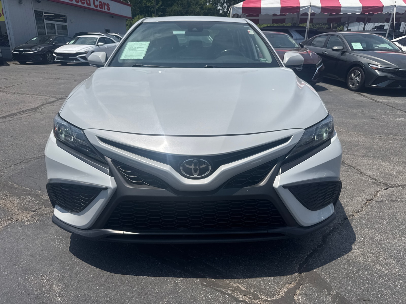 Used 2024 Toyota Camry SE with VIN 4T1G11AK6RU209763 for sale in Kansas City