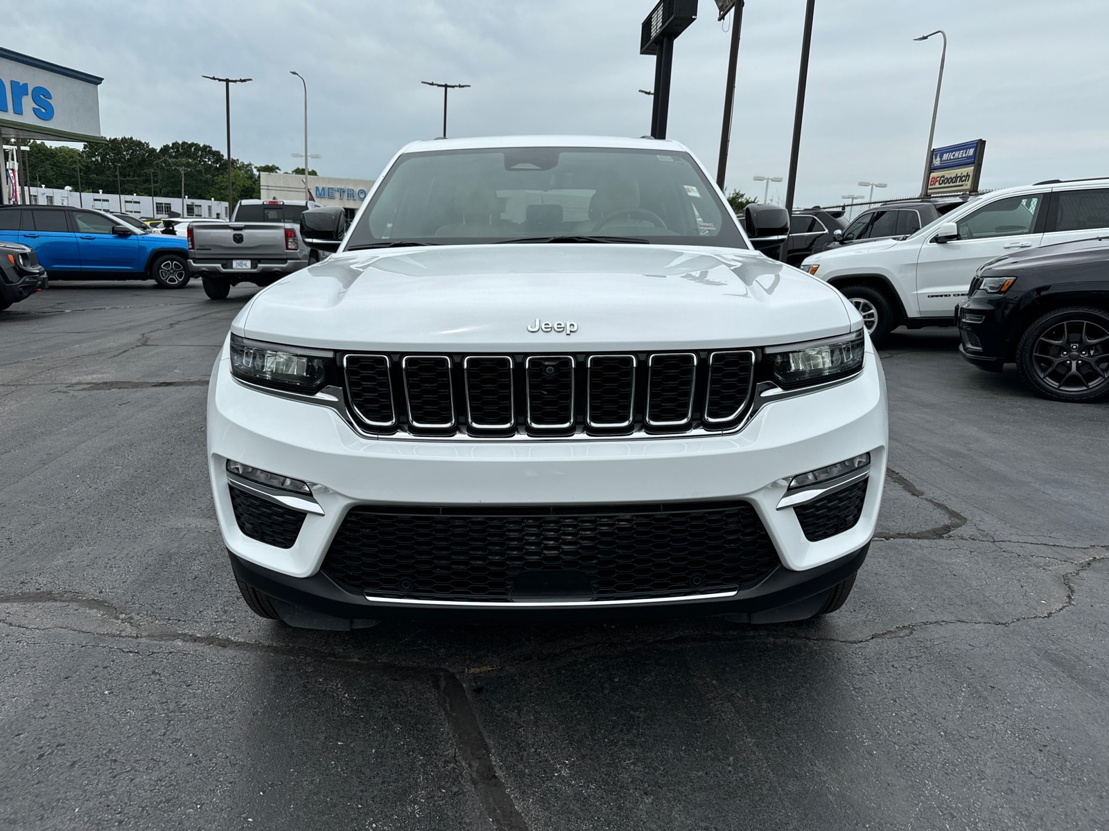 Used 2023 Jeep Grand Cherokee Limited with VIN 1C4RJHBG7P8777669 for sale in Independence, MO