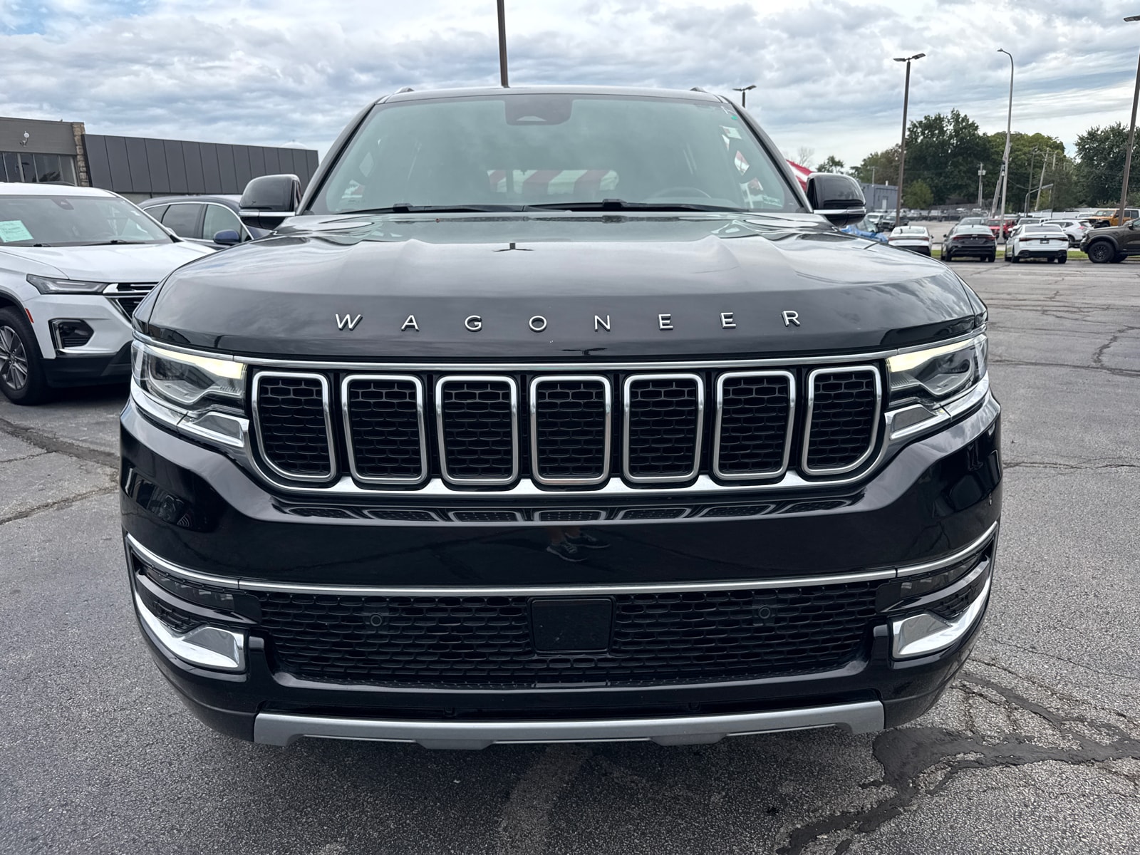 Used 2022 Jeep Wagoneer Series II with VIN 1C4SJVBT7NS137636 for sale in Kansas City