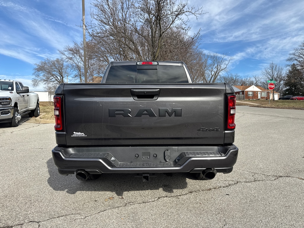 New 2026 Ram 1500 EXPRESS CREW CAB 4X4 5'7 BOX Pickup